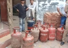 सीतापुर में गैस सिलेंडर संकट पर डीएम का बड़ा फैसला:शिकायतों के लिए कंट्रोल रूम बना, पूर्ति निरीक्षक तैनात
