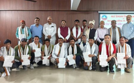 डॉ. ‘निशंक’ ने महादेव क्रिकेट टूर्नामेंट घुडदौड़स्यू–4, 2026 के विजेता एवं उपविजेता टीमों के खिलाडि़यों का सम्मान किया।