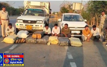 महासमुंद: पुलिस ने तरबूज की आड़ में गांजा तस्करी करने वाले गिरोह का पर्दाफाश किया है। पुलिस ने कार्रवाई करते हुए 225 किलो गांजा जब्त किया है और 6 आरोपियों को गिरफ्तार किया है। यह गांजा तरबूज के नीचे छिपाकर ले जाया जा रहा था। पुलिस ने बताया कि अंतरराज्यीय तस्करों के इस गिरोह के खिलाफ यह बड़ी कार्रवाई है। जब्त गांजे की कीमत लाखों रुपये बताई जा रही है। पुलिस आगे की जांच में जुटी है।