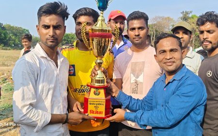 1008 बाबा यादव दास महाराज क्रिकेट टूर्नामेंट ग्राम सभा भिटौरा मैं आज फाइनल मैच भिटौरा बनाम कमलापुर के बीच खेला गया देखिए पूरी खबर