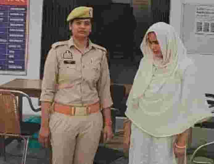 चोरी के जेवर और नगदी सहित महिला गिरफ्तार:सिधौली पुलिस ने आरोपी महिला को जेल भेजा, नकद रुपए व सफेद धातु की पायल बरामद किया: