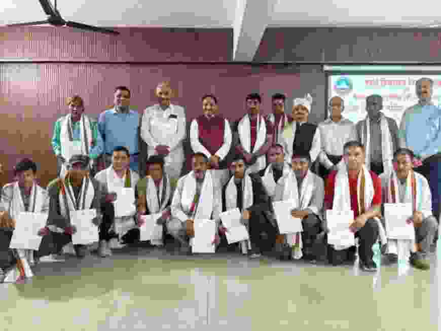 डॉ. ‘निशंक’ ने महादेव क्रिकेट टूर्नामेंट घुडदौड़स्यू–4, 2026 के विजेता एवं उपविजेता टीमों के खिलाडि़यों का सम्मान किया।