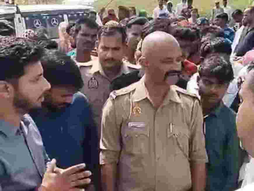 सीतापुर में ट्रांसफार्मर पर काम करते संविदाकर्मी की मौत:हाईटेंशन लाइन में करंट आने से हादसा, विभाग ने दिया 1 लाख मुआवजा