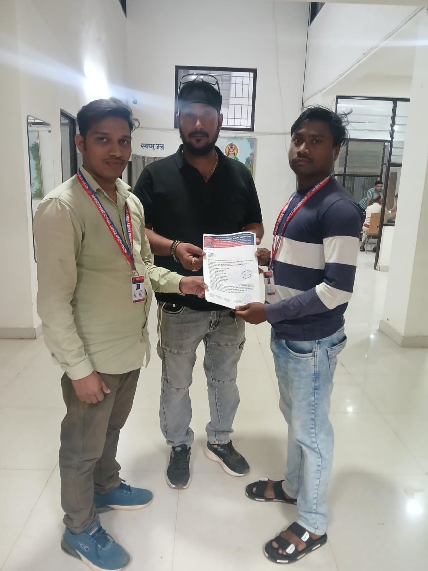 भारतीय मानवाधिकार सेवा संगठन IHRSO महासमुंद छत्तीसगढ़ टीम द्वारा थाना प्रभारी को संगठन के कार्य ओर उद्देश्यों के बारे में अवगत कराया गया ।