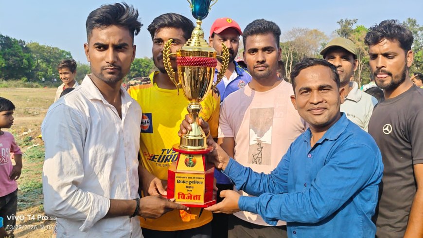 1008 बाबा यादव दास महाराज क्रिकेट टूर्नामेंट ग्राम सभा भिटौरा मैं आज फाइनल मैच भिटौरा बनाम कमलापुर के बीच खेला गया देखिए पूरी खबर