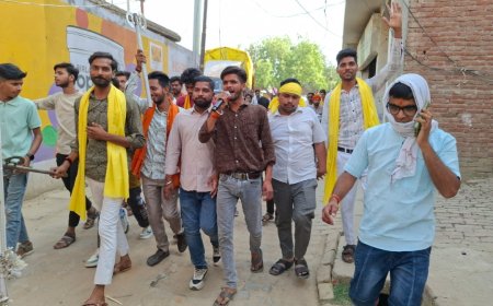 परशुराम प्रकटोत्सव के उपलक्ष्य में लहरपुर में निकाली गई  शोभायात्रा देखिए पूरी खबर