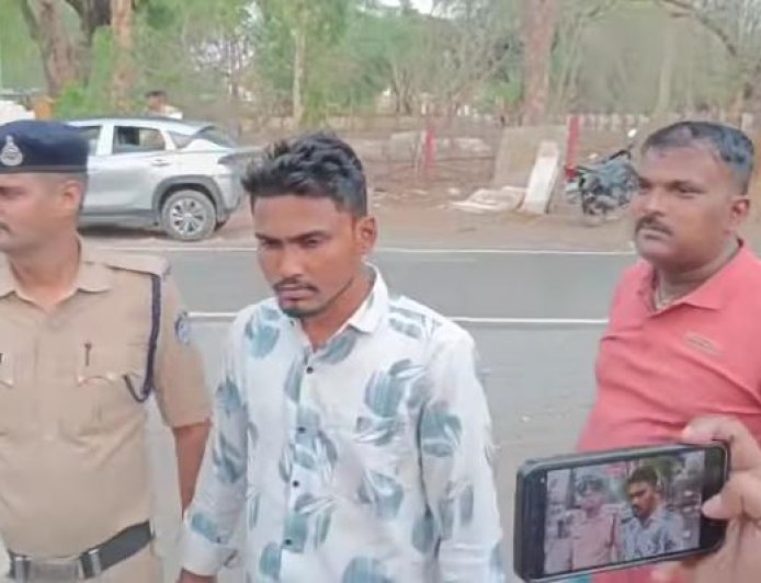 अजयगढ़ थाना अन्तर्गत माधौगंज में पुलिस टीम द्वारा आरोपी को ग्राम खोमरहा, रामनगर मैहर से गिरफ्तार कर भेजा गया जेल।*