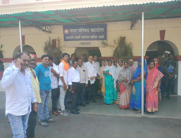 महाराष्ट्र नागपुर: अस्थायी सफाई कामगारो की समस्या पर सरकार द्वारा ध्यान केंद्रित करने की माँग: