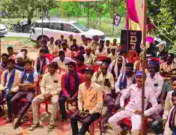सकरन: गोडीयनपूरवा चौराहे पर भीम आर्मी की बैठक कर सकरन की नई टीम का गठन किया गया: