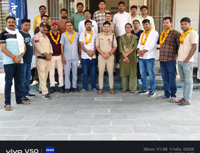 धरमपुर थाना से स्थानांतरित पुलिसकर्मियों को दी गई भावभीनी विदाई