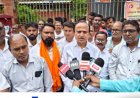 संविधान चौक पर सफाई कर्मियों का विशाल धरना-प्रदर्शन, लंबित मांगों के समाधान हेतु मुख्यमंत्री के नाम जिलाधिकारी को सौंपा ज्ञापन
