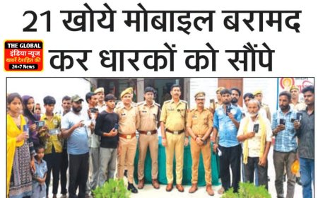 सीतापुर रेउसा 21 खोये मोबाइल बरामद कर पुलिस ने  धारकों को सौंपे ।